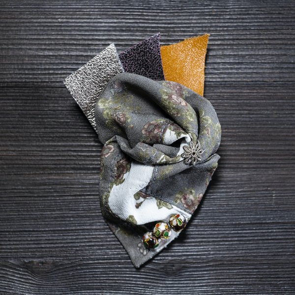 Quelle est la méthode pour intégrer un aquarium mural entre deux pièces qui serve de cloison ?